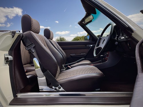 1986 Mercedes-Benz SL300 (R107) Te koop (foto 62 van 234)