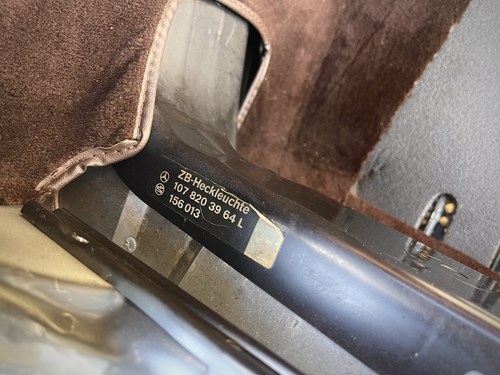 1986 Mercedes-Benz SL300 (R107) Te koop (foto 132 van 234)