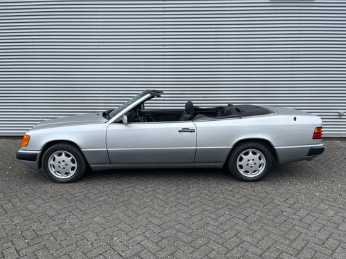 1992 Mercedes 300 CE-24 Cabriolet In vendita (immagine 8 di 51)