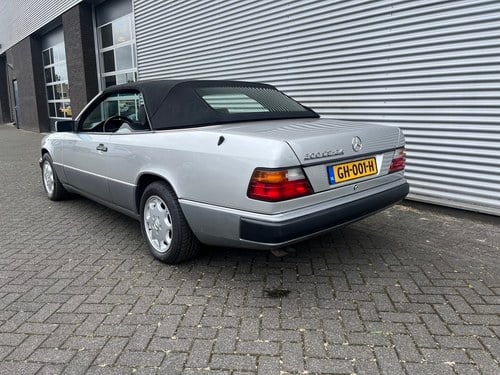 1992 Mercedes 300 CE-24 Cabriolet In vendita (immagine 10 di 51)