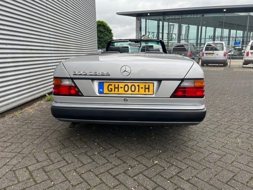 1992 Mercedes 300 CE-24 Cabriolet In vendita (immagine 5 di 51)