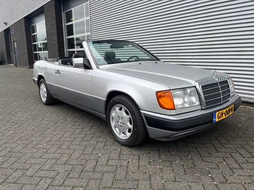 1992 Mercedes 300 CE-24 Cabriolet In vendita (immagine 1 di 51)
