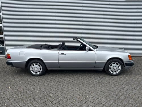 1992 Mercedes 300 CE-24 Cabriolet In vendita (immagine 7 di 51)