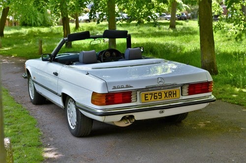 1987 Mercedes-Benz 300 SL (R107) Te koop (foto 10 van 119)
