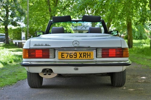 1987 Mercedes-Benz 300 SL (R107) Te koop (foto 12 van 119)