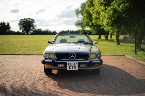 1986 Mercedes Benz 560SL (R107) zum Verkauf (Bild 2 von 192)
