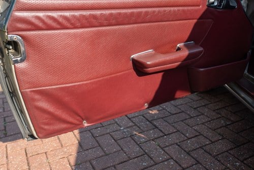 1986 Mercedes Benz 560SL (R107) zum Verkauf (Bild 80 von 192)