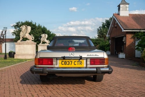 1986 Mercedes Benz 560SL (R107) zum Verkauf (Bild 24 von 192)