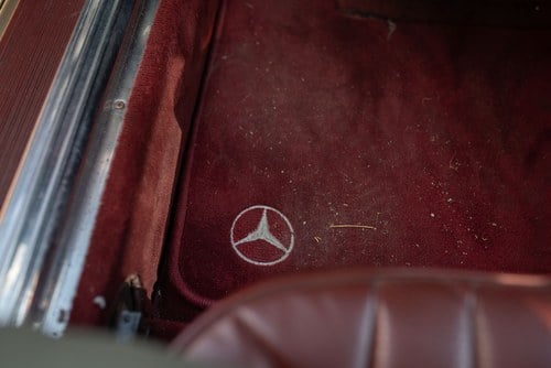 1986 Mercedes Benz 560SL (R107) zum Verkauf (Bild 74 von 192)