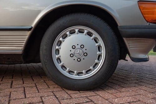 1986 Mercedes Benz 560SL (R107) zum Verkauf (Bild 25 von 192)