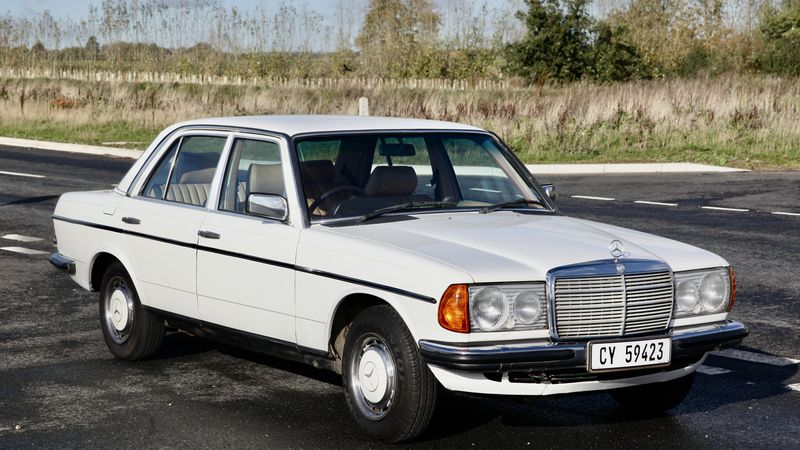 1982 Mercedes-Benz 200 (W123) In vendita (immagine 1 di 100)