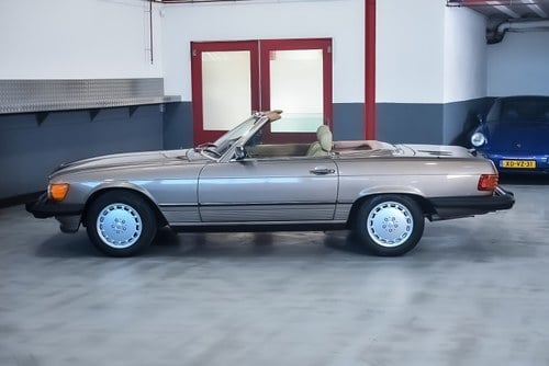 NO RESERVE - 1988 Mercedes-Benz 560SL (R107) LHD For Sale (picture 21 of 94)