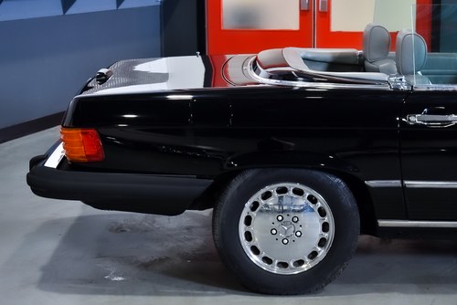 1989 Mercedes-Benz 560SL (R107) LHD En venta (imagen 15 de 93)