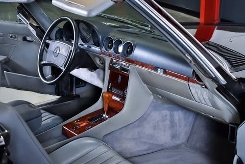1989 Mercedes-Benz 560SL (R107) LHD En venta (imagen 33 de 93)