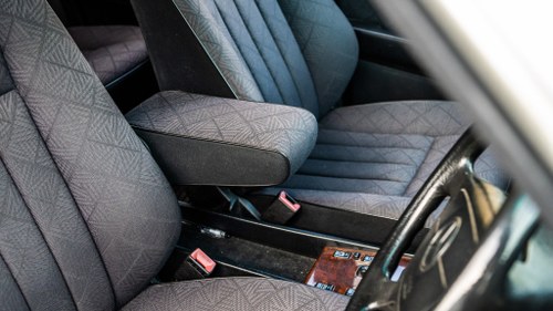 NO RESERVE - 1994 Mercedes-Benz E300 D W124 à vendre (picture 37 of 166)