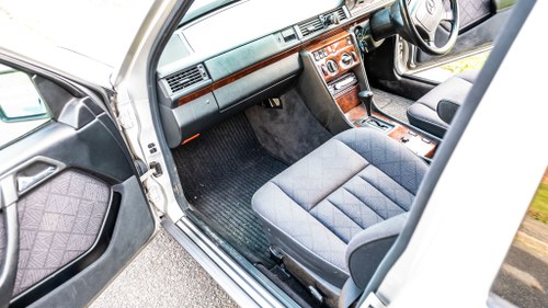 NO RESERVE - 1994 Mercedes-Benz E300 D W124 à vendre (picture 28 of 166)