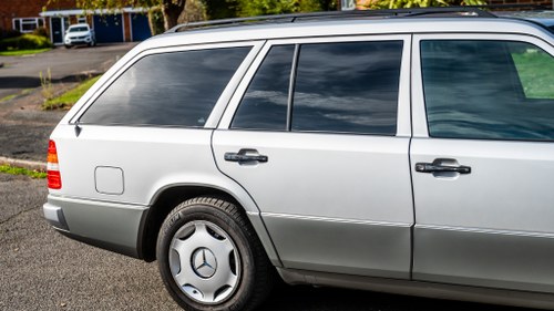 NO RESERVE - 1994 Mercedes-Benz E300 D W124 à vendre (picture 95 of 166)