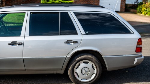 NO RESERVE - 1994 Mercedes-Benz E300 D W124 à vendre (picture 78 of 166)