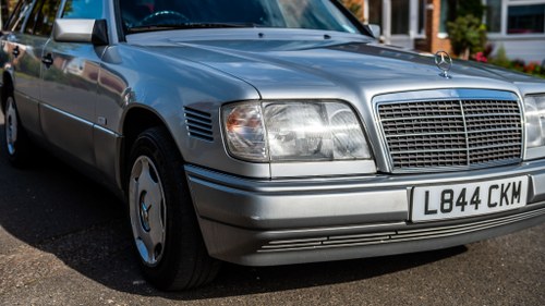NO RESERVE - 1994 Mercedes-Benz E300 D W124 à vendre (picture 73 of 166)
