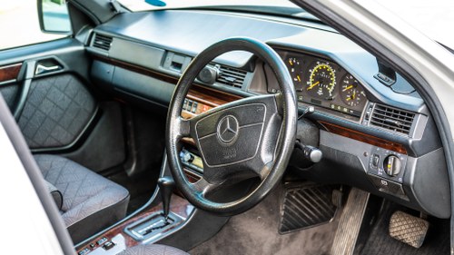 NO RESERVE - 1994 Mercedes-Benz E300 D W124 à vendre (picture 14 of 166)