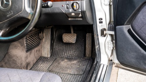 NO RESERVE - 1994 Mercedes-Benz E300 D W124 à vendre (picture 15 of 166)