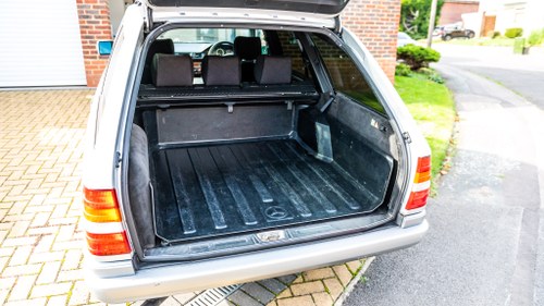 NO RESERVE - 1994 Mercedes-Benz E300 D W124 à vendre (picture 57 of 166)