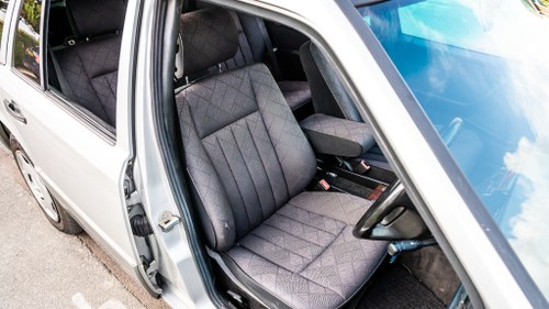 NO RESERVE - 1994 Mercedes-Benz E300 D W124 à vendre (picture 33 of 166)