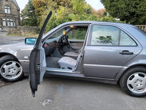 NO RESERVE - 1997 Mercedes Benz C 180 Classic (W202) à vendre (picture 40 of 90)