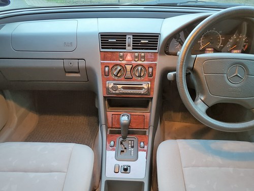 NO RESERVE - 1997 Mercedes Benz C 180 Classic (W202) à vendre (picture 42 of 90)