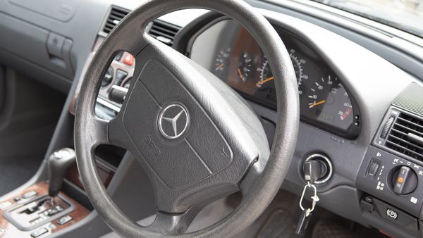 NO RESERVE - Mercedes-Benz C200 Auto For Sale (picture :index of 26)