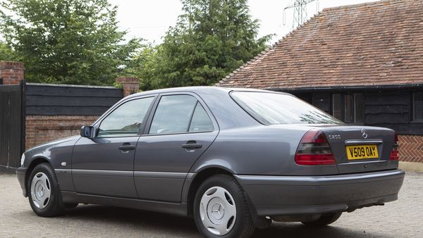 NO RESERVE - Mercedes-Benz C200 Auto For Sale (picture :index of 16)