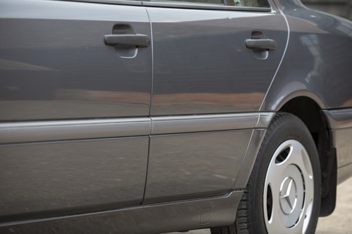 NO RESERVE - Mercedes-Benz C200 Auto For Sale (picture 82 of 142)