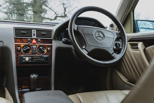 NO RESERVE - 1996 Mercedes-Benz C280 (W202) à vendre (picture 38 of 169)