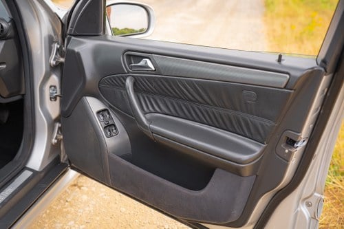 2001 Mercedes-Benz C32 AMG à vendre (picture 18 of 137)