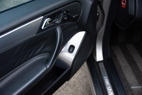 RESERVE LOWERED-2004 Mercedes-Benz C55 AMG In vendita (immagine 54 di 122)
