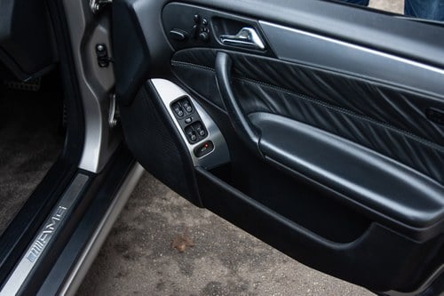 RESERVE LOWERED-2004 Mercedes-Benz C55 AMG In vendita (immagine 42 di 122)