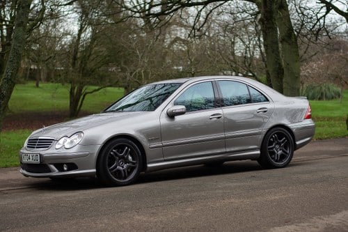 RESERVE LOWERED-2004 Mercedes-Benz C55 AMG In vendita (immagine 2 di 122)