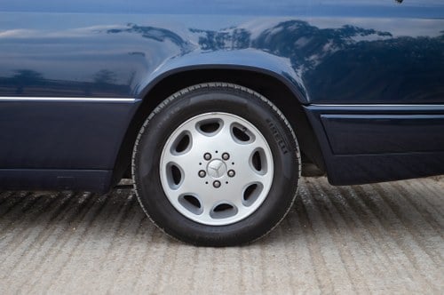 1995 Mercedes-Benz Cabriolet E220 For Sale (picture 11 of 51)