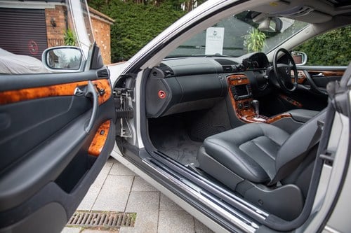 2004 Mercedes-Benz CL500 Te koop (foto 49 van 167)