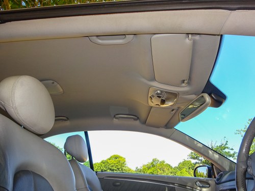 2002 (C209) Mercedes CLK320 Avantgarde à vendre (picture 38 of 127)