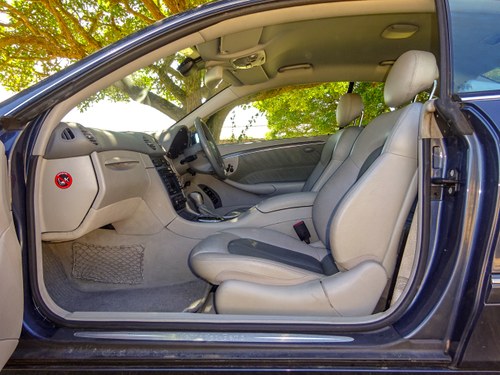 2002 (C209) Mercedes CLK320 Avantgarde à vendre (picture 19 of 127)