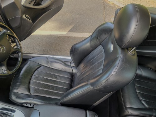 NO RESERVE - 2003 Mercedes-Benz CLK55 AMG In vendita (immagine 52 di 112)