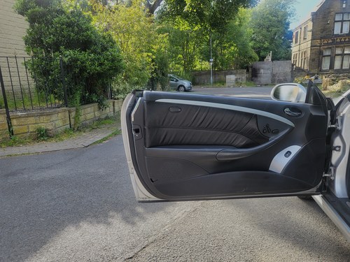 NO RESERVE - 2003 Mercedes-Benz CLK55 AMG In vendita (immagine 45 di 112)