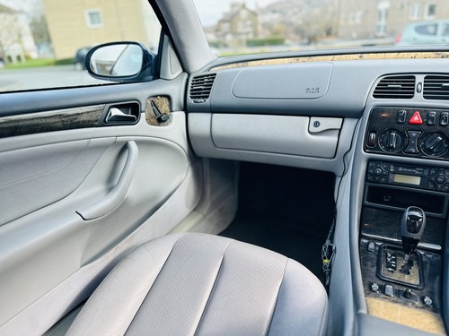 NO RESERVE - 2002 Mercedes-Benz CLK320 Avantgarde In vendita (immagine 39 di 114)