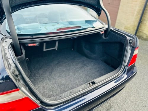 NO RESERVE - 2002 Mercedes-Benz CLK320 Avantgarde In vendita (immagine 75 di 114)