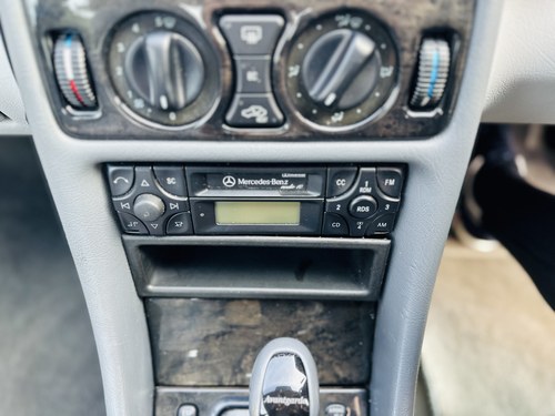 NO RESERVE - 2002 Mercedes-Benz CLK320 Avantgarde In vendita (immagine 48 di 114)