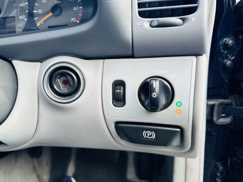 NO RESERVE - 2002 Mercedes-Benz CLK320 Avantgarde In vendita (immagine 60 di 114)