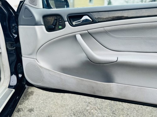 NO RESERVE - 2002 Mercedes-Benz CLK320 Avantgarde In vendita (immagine 42 di 114)