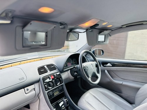 NO RESERVE - 2002 Mercedes-Benz CLK320 Avantgarde In vendita (immagine 61 di 114)