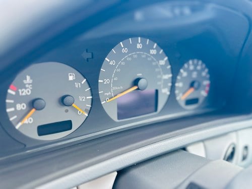 NO RESERVE - 2002 Mercedes-Benz CLK320 Avantgarde In vendita (immagine 58 di 114)